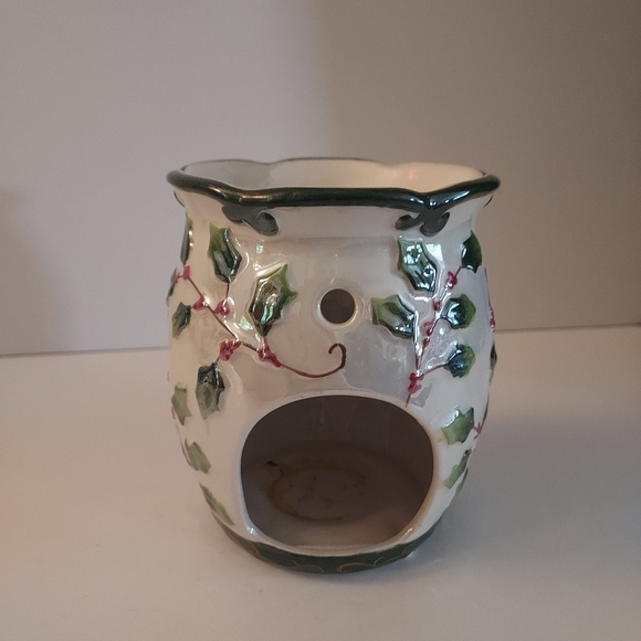 Yankee Candle Holly and Berries Wax Tart Warmer